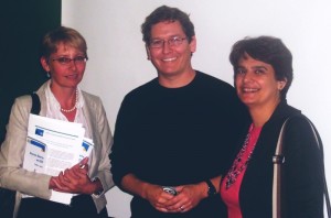Encontro com o Vice-Presidente da Science Commons – (Da esquerda para a direita) a bibliotecária Elisabeth Dudziak (DT-SIBiUSP), o professor John Wilbanks (SC) e a ditetora da Divisão de Gestão de Projetos, Eidi Raquel Abdalla (DT-SIBiUSP)